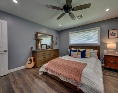 1600 Pecan Street - Photo Thumbnail 15
