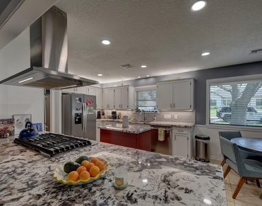 1600 Pecan Street - Photo Thumbnail 23