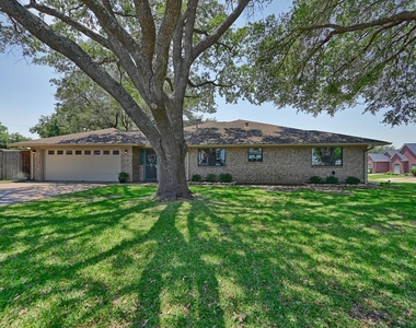 1600 Pecan Street - Photo Thumbnail 31