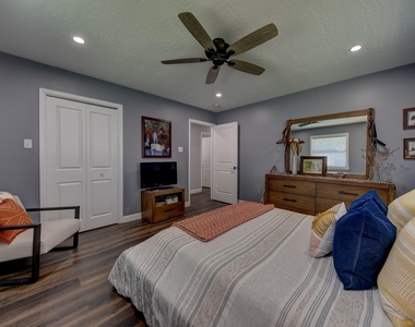 1600 Pecan Street - Photo Thumbnail 16