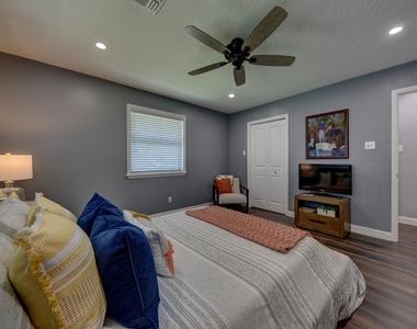 1600 Pecan Street - Photo Thumbnail 14