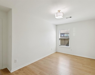 8006 Distant Harbor Road - Photo Thumbnail 17