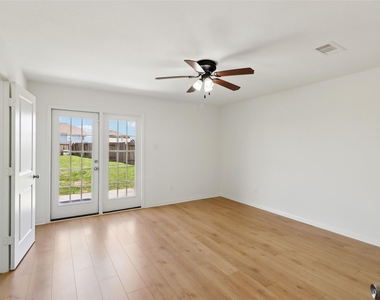 8006 Distant Harbor Road - Photo Thumbnail 11