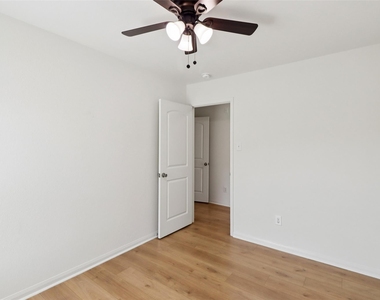 8006 Distant Harbor Road - Photo Thumbnail 20
