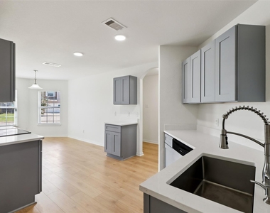 8006 Distant Harbor Road - Photo Thumbnail 3
