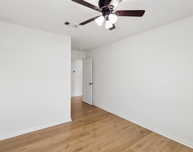 8006 Distant Harbor Road - Photo Thumbnail 22