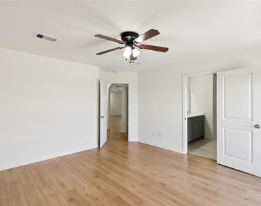 8006 Distant Harbor Road - Photo Thumbnail 13