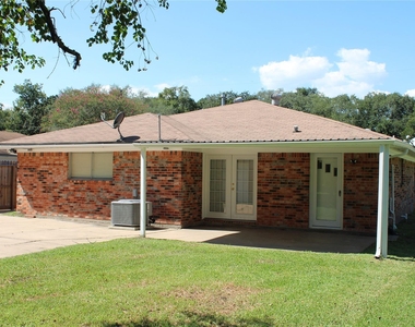 121 Mary Lane - Photo Thumbnail 15