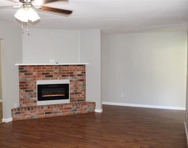 121 Mary Lane - Photo Thumbnail 1