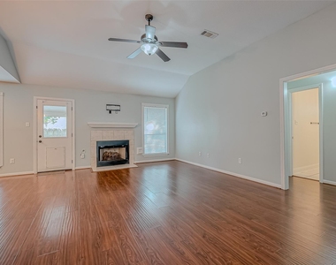 7135 Woodland Oaks - Photo Thumbnail 5