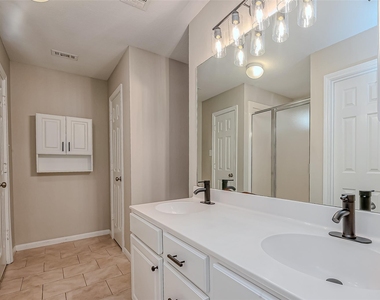7135 Woodland Oaks - Photo Thumbnail 27