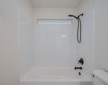7135 Woodland Oaks - Photo Thumbnail 16