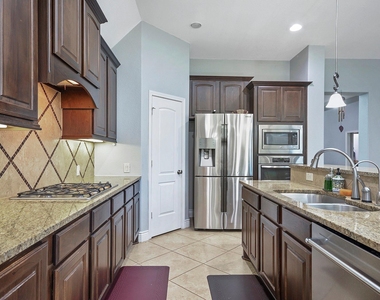 27815 Colonial Point Drive - Photo Thumbnail 12