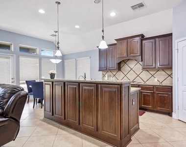 27815 Colonial Point Drive - Photo Thumbnail 10
