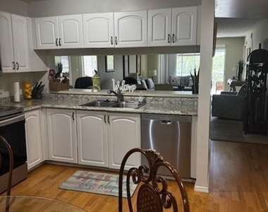 3061 Sandpiper Bay Circle - Photo Thumbnail 4