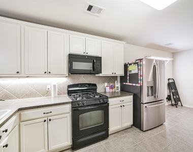 1609 Peach Dale Court - Photo Thumbnail 10