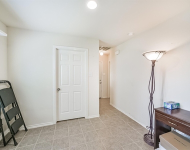 1609 Peach Dale Court - Photo Thumbnail 14
