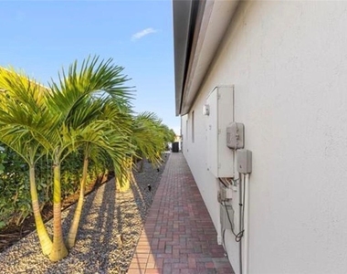 4796 Sophia Drive - Photo Thumbnail 9