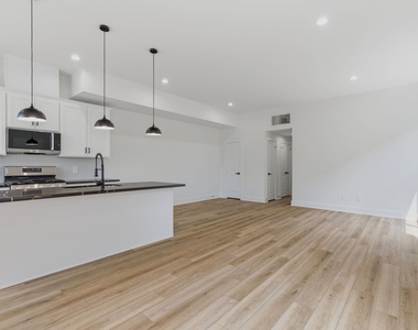 2917 Crane Street - Photo Thumbnail 5