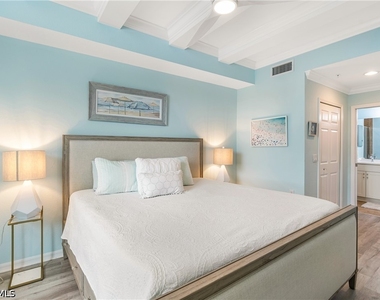 9727 Acqua Court - Photo Thumbnail 10