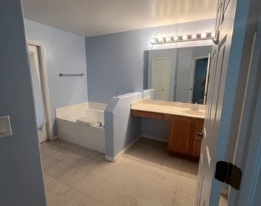 2901 Nw 18th Place - Photo Thumbnail 18