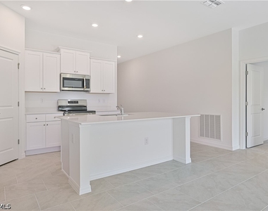 2901 Nw 18th Place - Photo Thumbnail 12