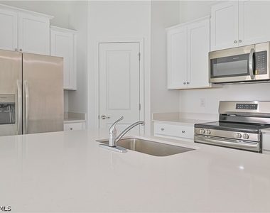 2901 Nw 18th Place - Photo Thumbnail 13
