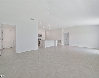 2901 Nw 18th Place - Photo Thumbnail 8