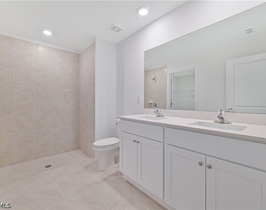 2901 Nw 18th Place - Photo Thumbnail 3
