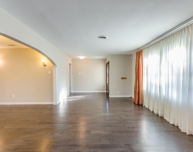 3006 Conway Street - Photo Thumbnail 5