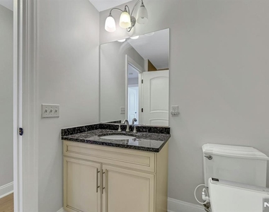 2307 The Plaza - Photo Thumbnail 31