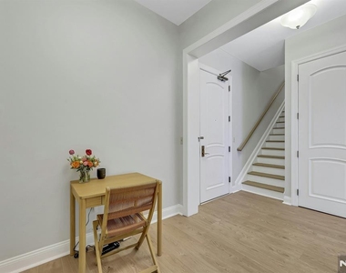 2307 The Plaza - Photo Thumbnail 4