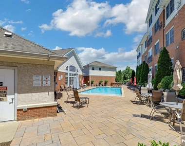 2307 The Plaza - Photo Thumbnail 33