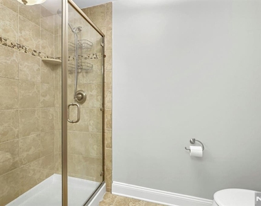 2307 The Plaza - Photo Thumbnail 28