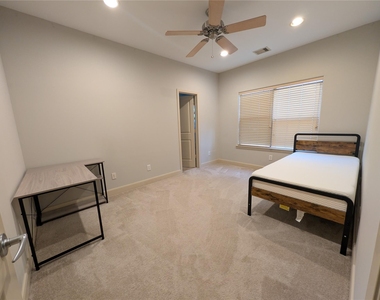 6905 Staffordshire Boulevard - Photo Thumbnail 9
