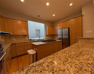 6905 Staffordshire Boulevard - Photo Thumbnail 7