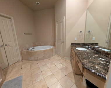 6905 Staffordshire Boulevard - Photo Thumbnail 12