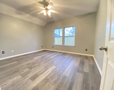 4031 Raspberry Court - Photo Thumbnail 12