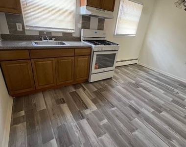 122 Stuyvesant - Photo Thumbnail 3