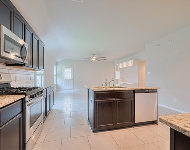 3010 Veeder Pass Lane - Photo Thumbnail 8