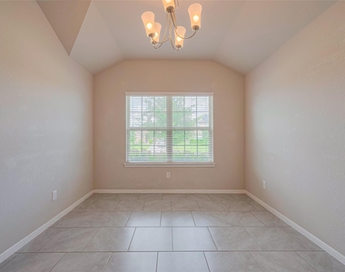 3010 Veeder Pass Lane - Photo Thumbnail 4