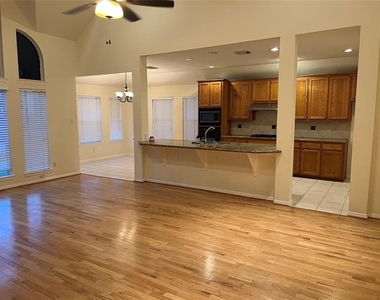 17707 Cypress Laurel Street - Photo Thumbnail 5