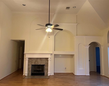 17707 Cypress Laurel Street - Photo Thumbnail 4
