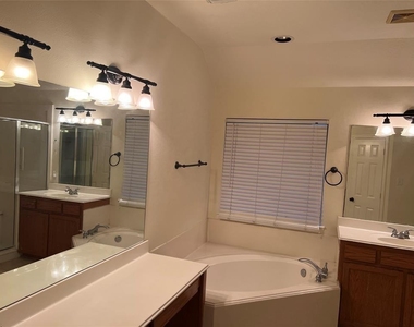 17707 Cypress Laurel Street - Photo Thumbnail 7