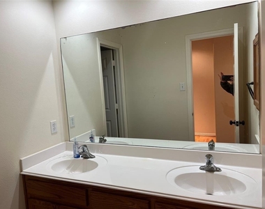 17707 Cypress Laurel Street - Photo Thumbnail 8