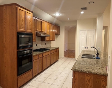 17707 Cypress Laurel Street - Photo Thumbnail 10