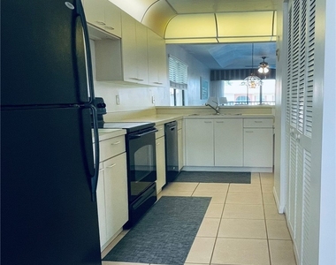 4410 Chantelle Drive - Photo Thumbnail 18