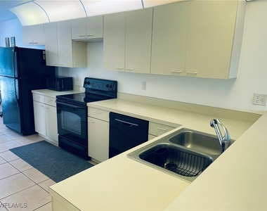 4410 Chantelle Drive - Photo Thumbnail 17