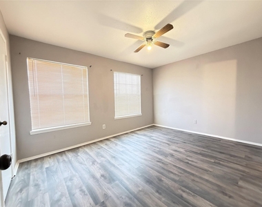 9200 W Bellfort Street - Photo Thumbnail 8