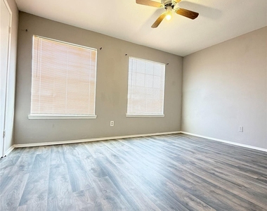 9200 W Bellfort Street - Photo Thumbnail 12